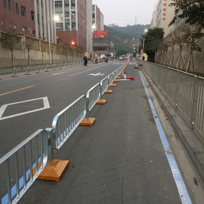 深圳深标人行道护栏道路分流 路中间护栏售价