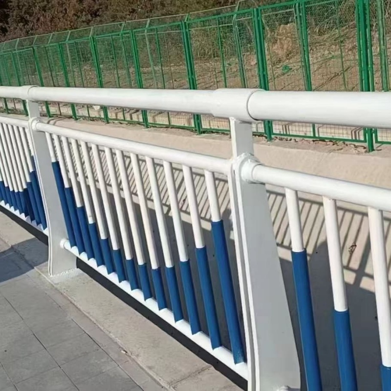 绥化公路人行道防撞栏杆-交通护栏隔离栏定制