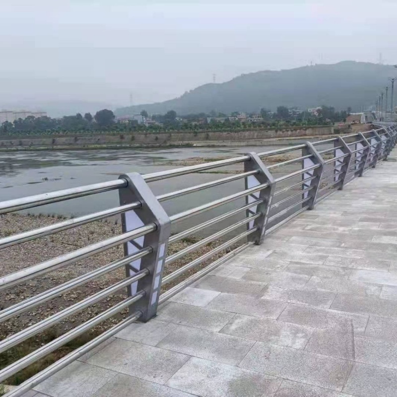 济宁灯光铝合金护栏引领城市夜景新风尚