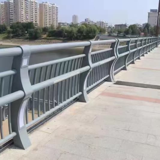 张家界热镀锌钢板立柱助力城市景观建设