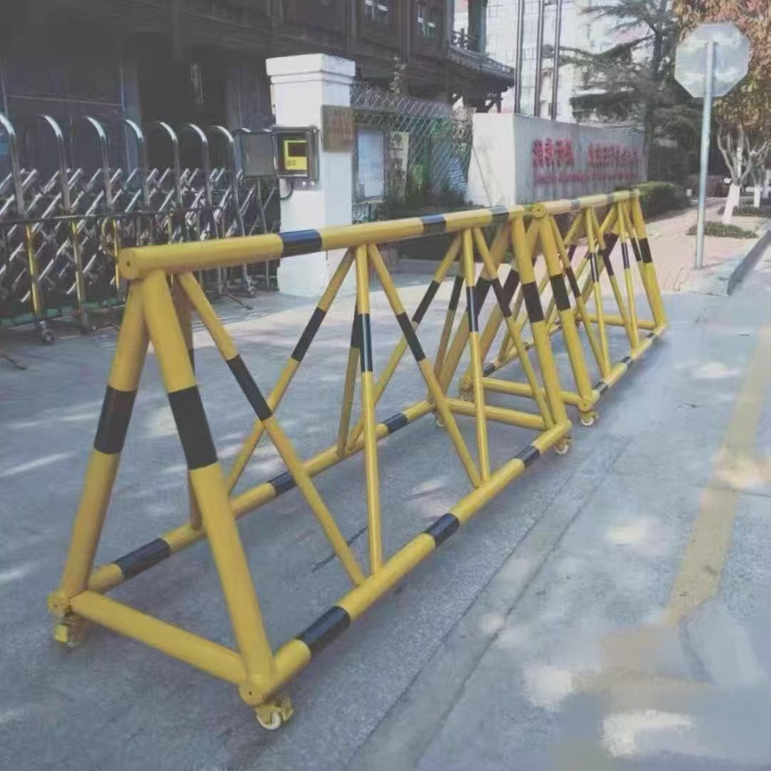 四川挡车器防撞拒马隔离栏路障黑黄拒马