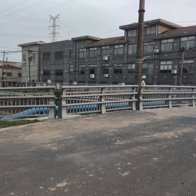 绥化公路人行道防撞栏杆-交通护栏隔离栏定制