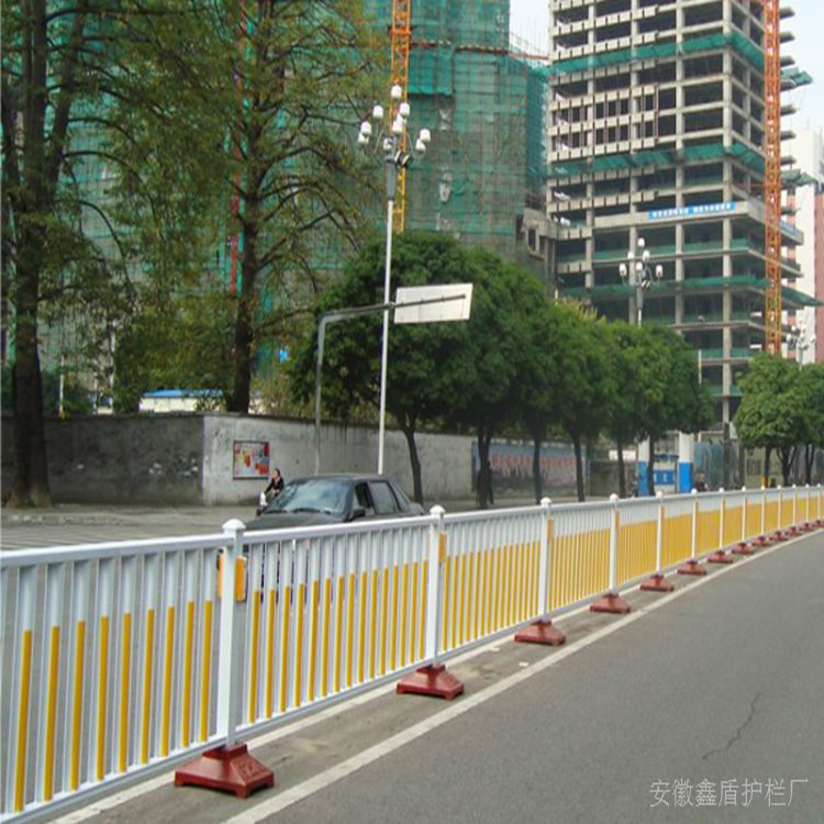 贵阳带底座道路防撞护栏