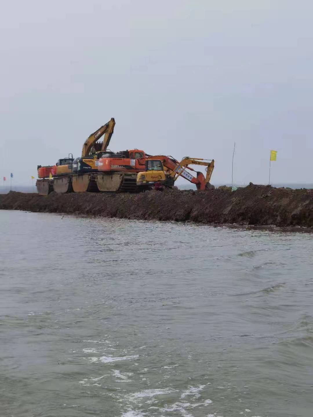 河池水上浮船挖掘机租赁挖土机,挖掘机浮船厂家直租