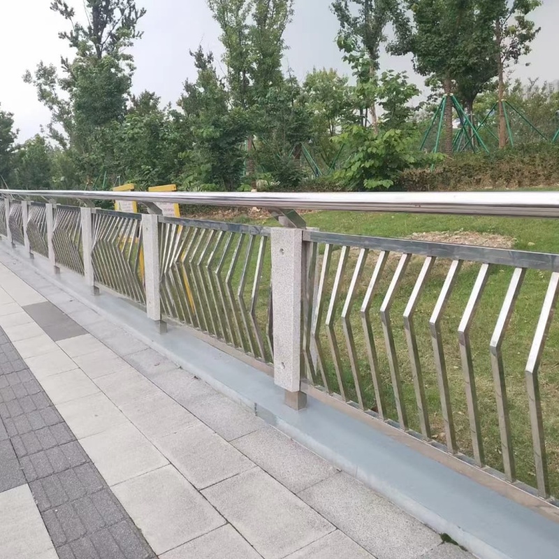 宁波公路三横梁防撞护栏-桥梁防撞护栏多少钱一米型号