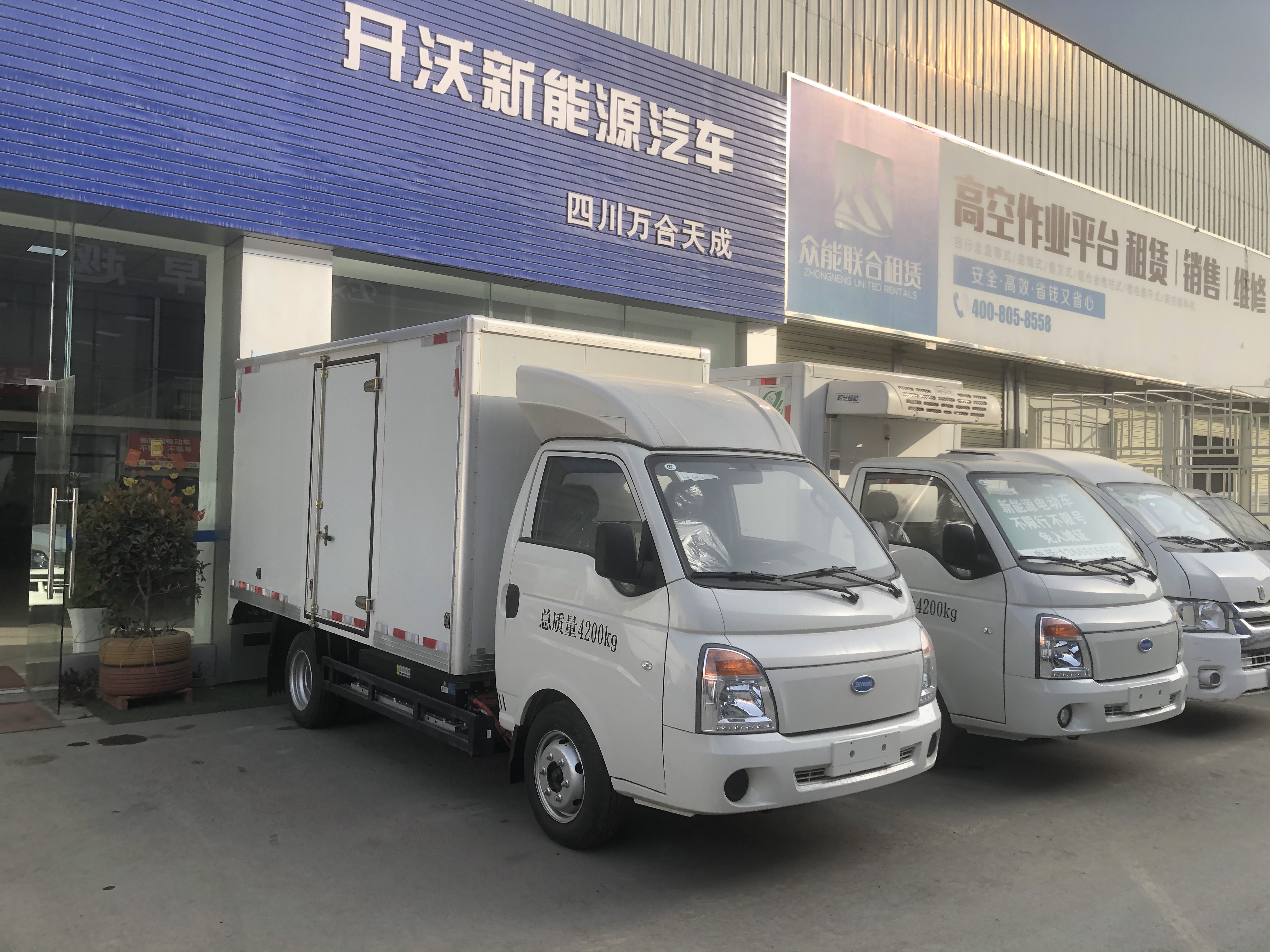 成都新能源厢式货车  电动微型面包车租优质商家四川万合天成