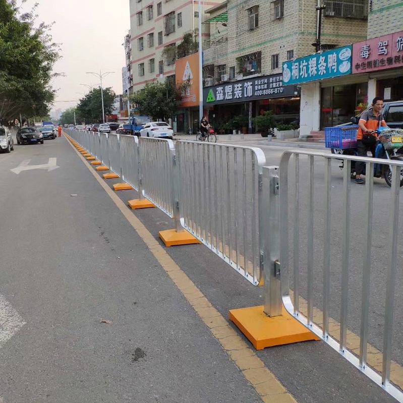 南山路中用隔离护栏工程造价低 道路护栏设计