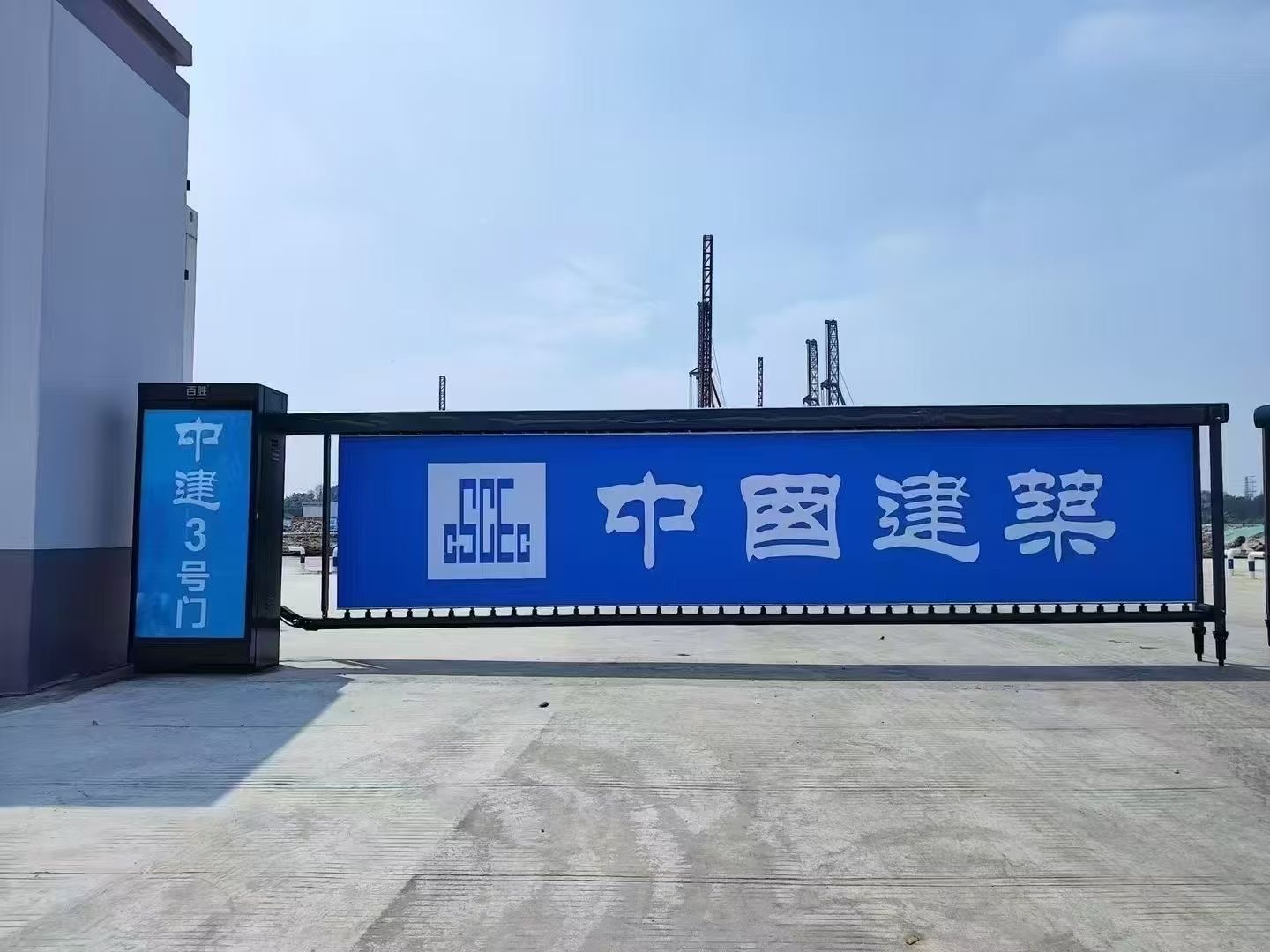 小区小区护栏楼梯扶手价格，大华气压式升降柱安装