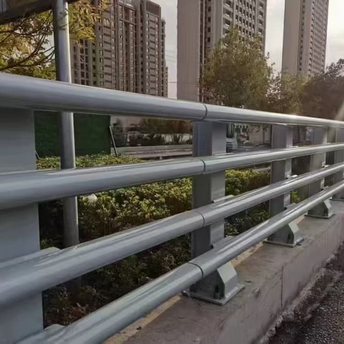 张家界热镀锌钢板立柱助力城市景观建设