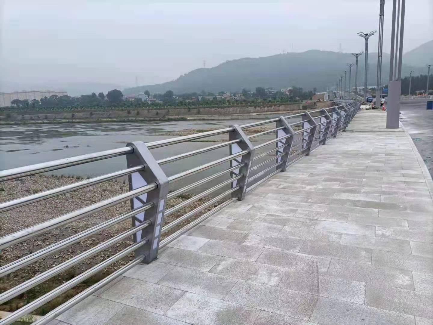 永济铝合金道路护栏创新设计引领安全守护新潮流