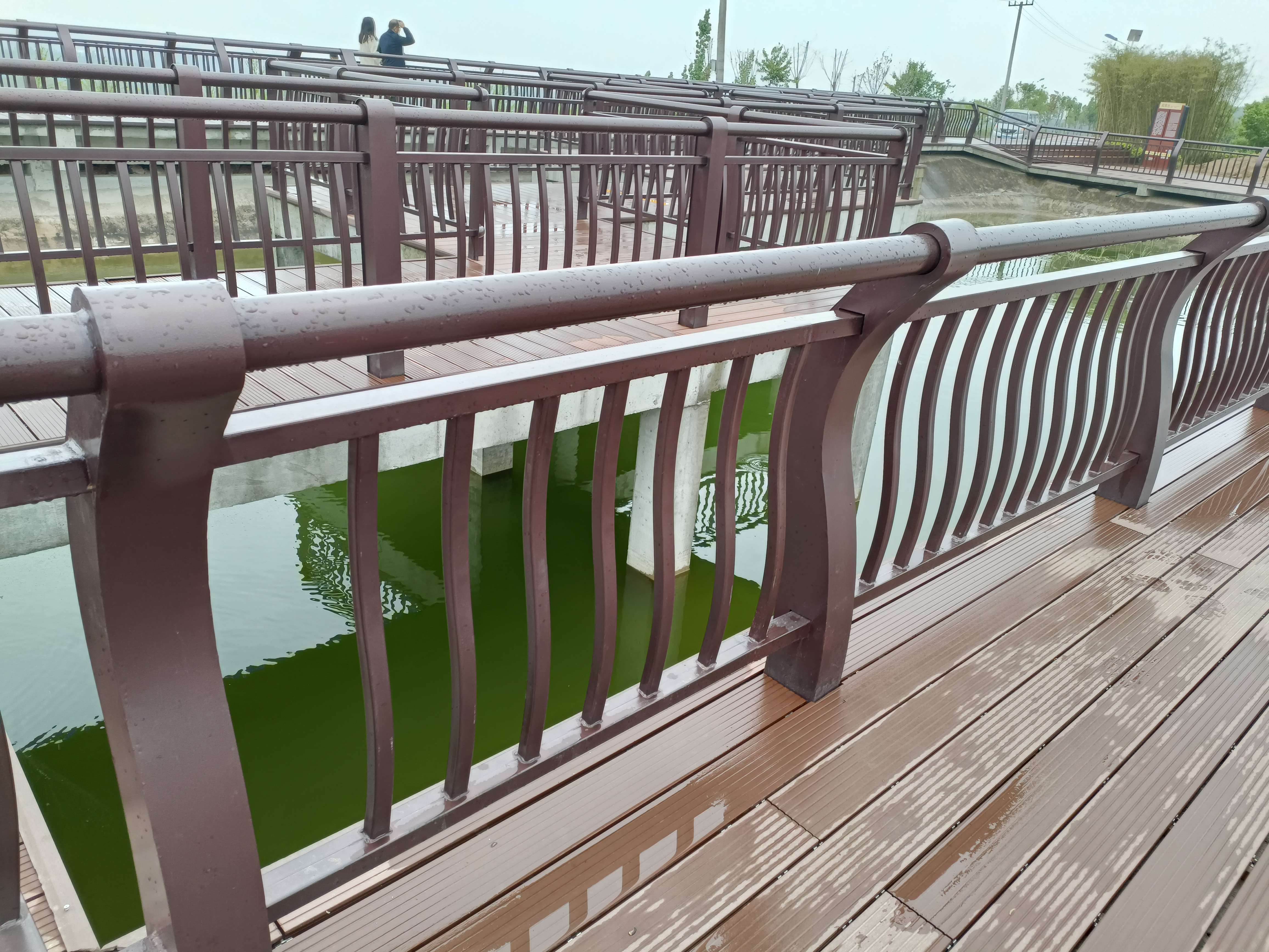 运城仿木景观护栏打造城市绿色风景线