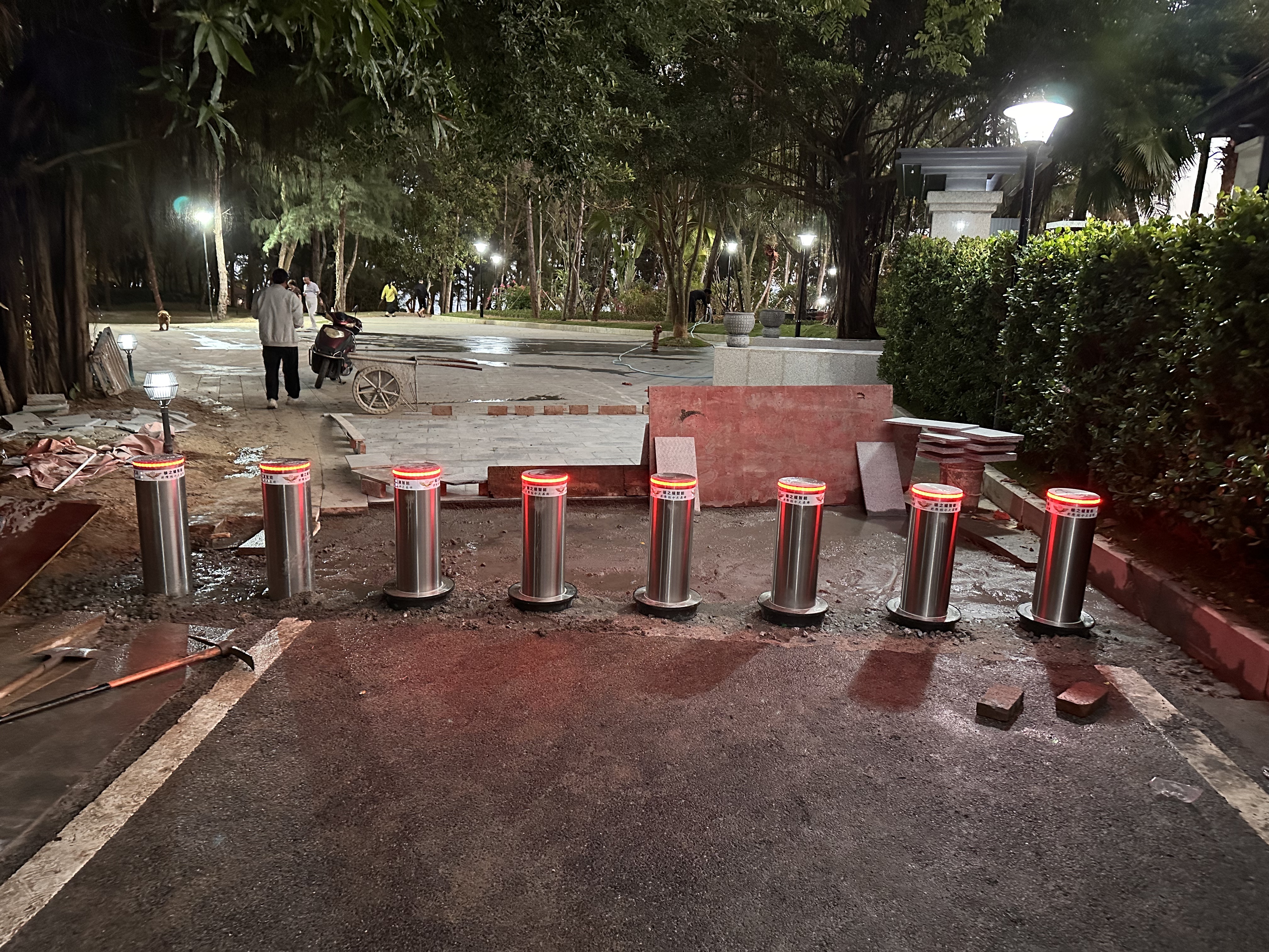 小区小区护栏楼梯扶手价格，大华气压式升降柱安装