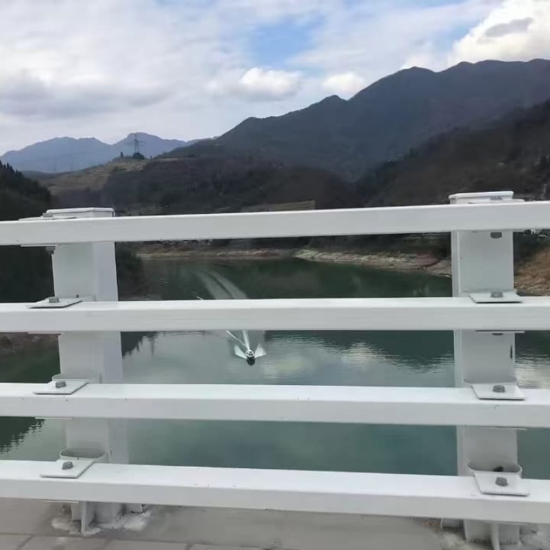 宁波公路三横梁防撞护栏-桥梁防撞护栏多少钱一米型号
