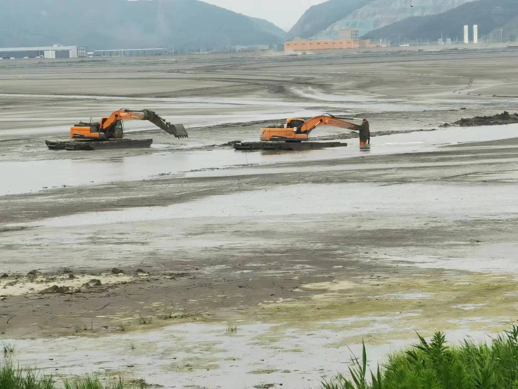 铜仁水路挖掘机租赁价钱,水陆两用挖掘机出租报价