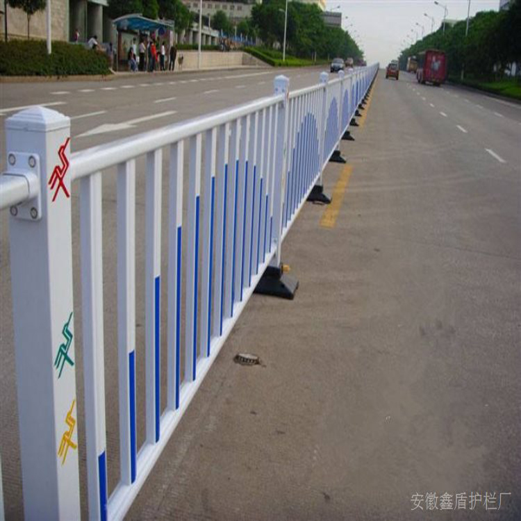 停车场防撞护栏美观耐用 车辆道路栏杆稳定性好