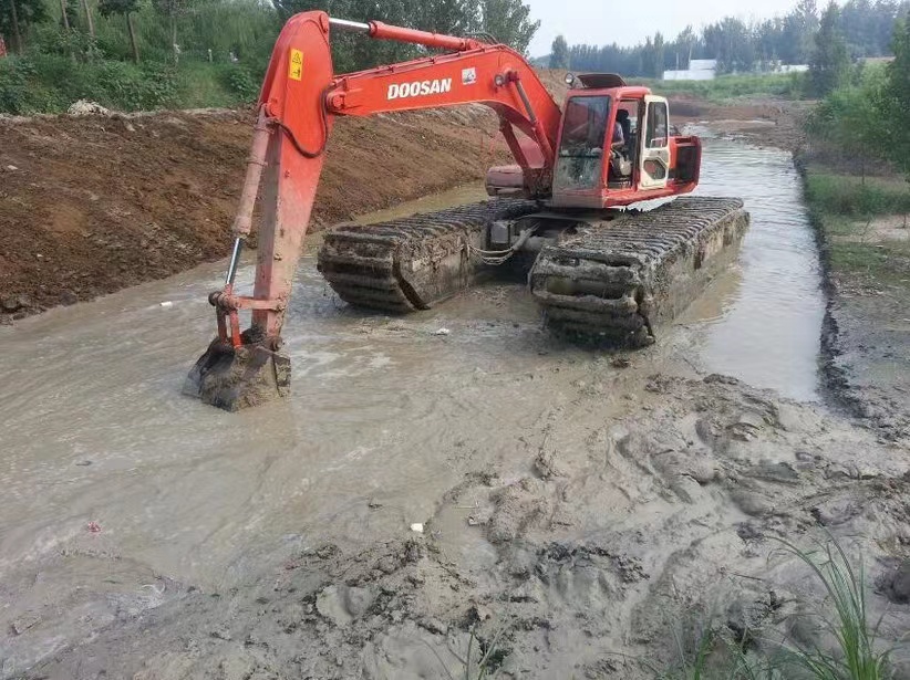 水上挖掘机出租当地,南通浮船挖机出租供应商