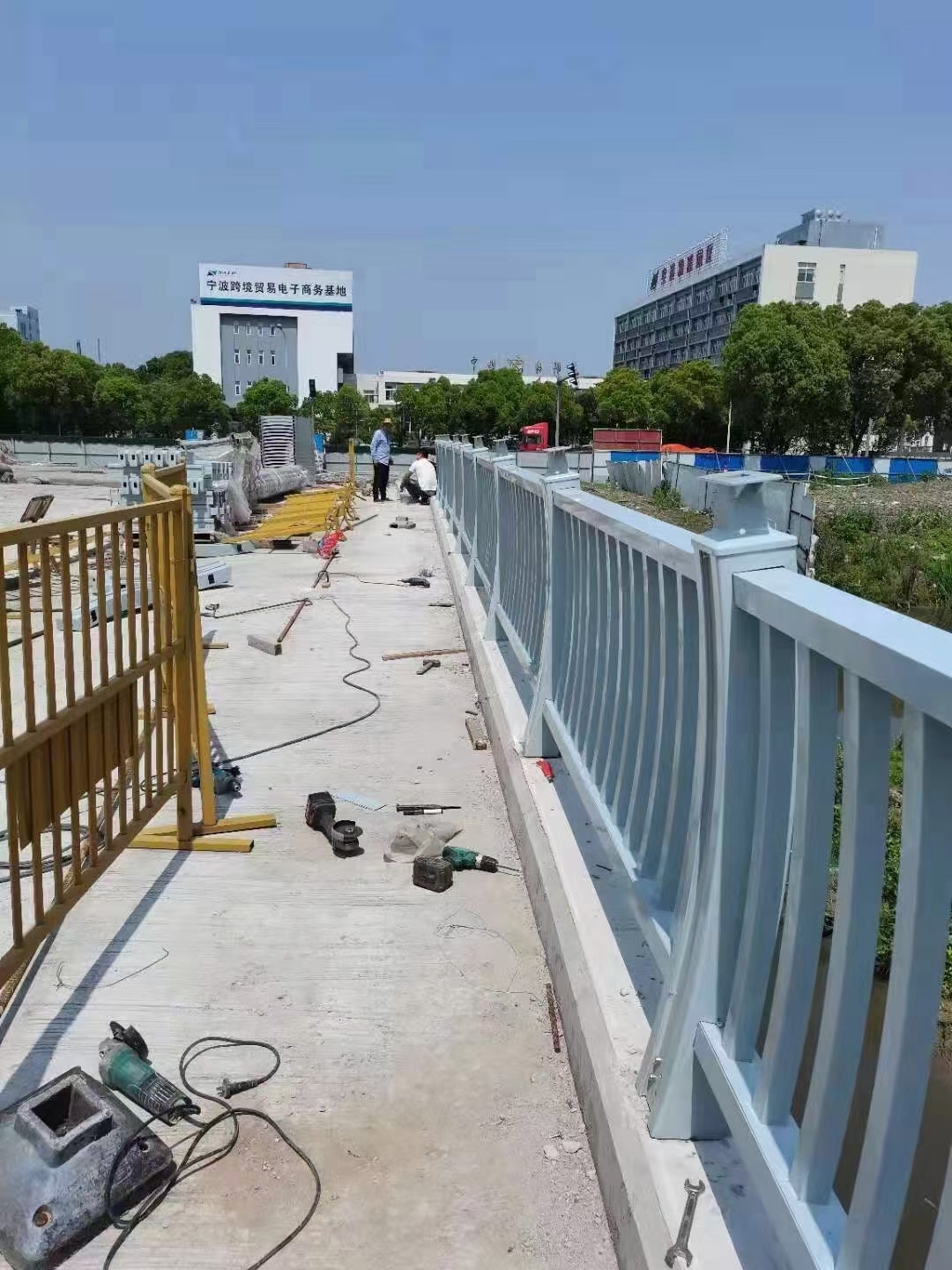 老河口灯光铝合金护栏引领城市安全美观新风尚