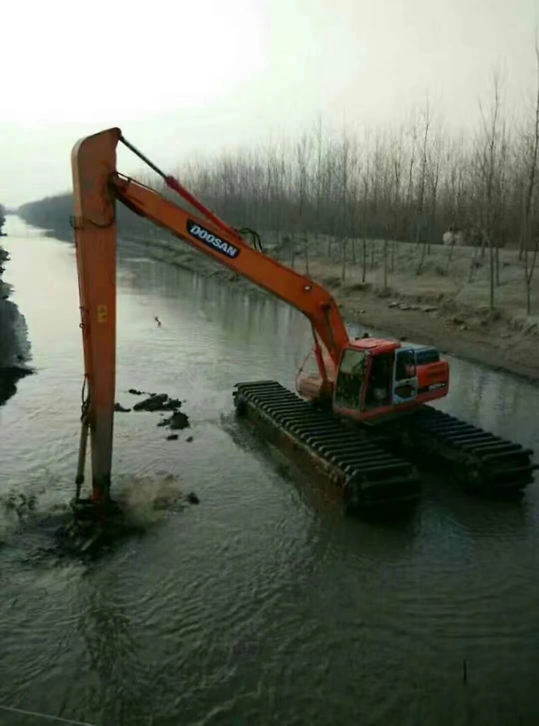 铜仁水路挖掘机租赁价钱,水陆两用挖掘机出租报价