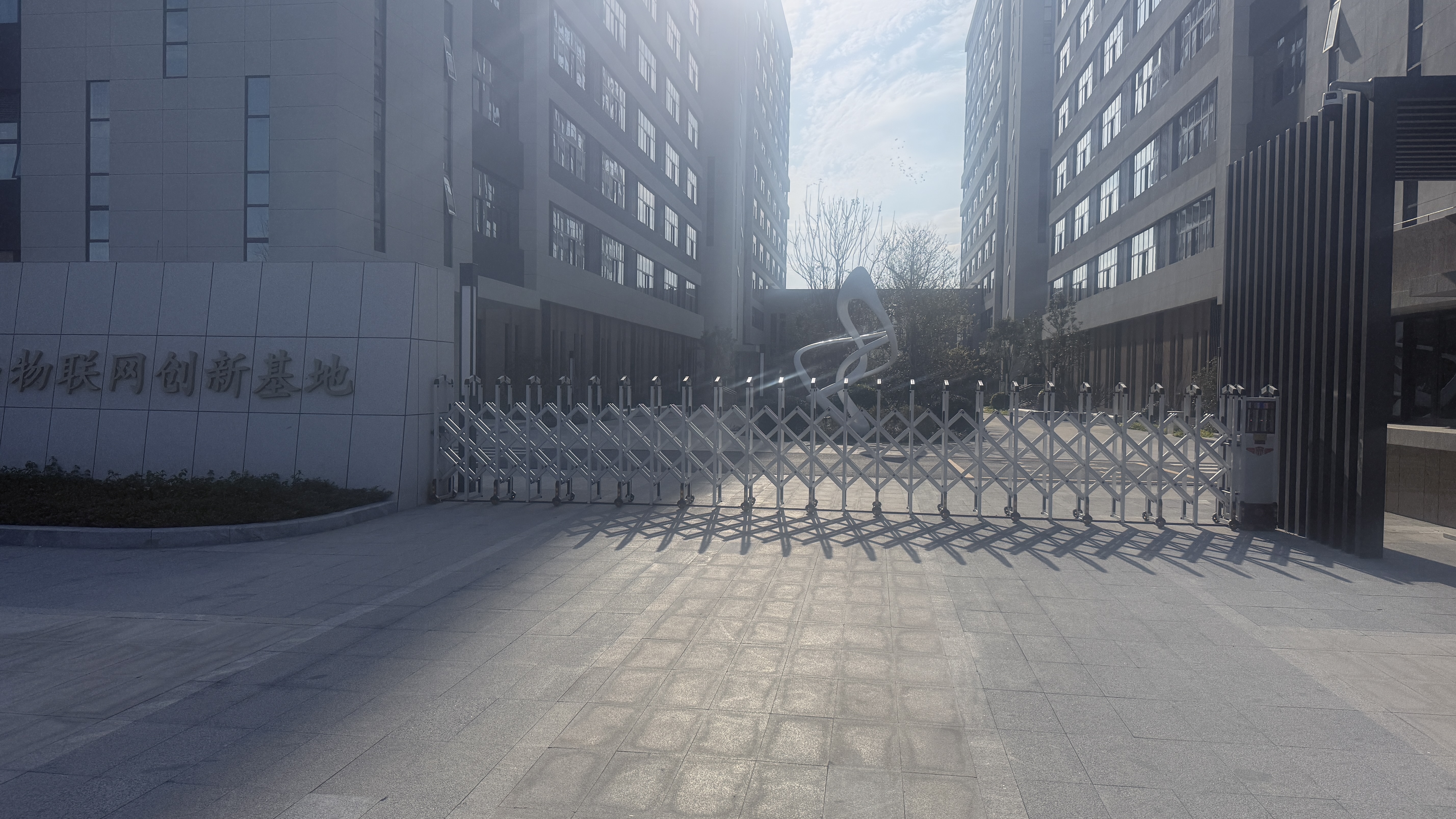 小区小区护栏楼梯扶手价格，大华气压式升降柱安装