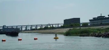江海湖泊上航标与浮筒组合使用