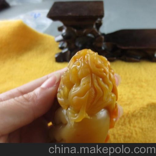 供應(yīng)有福氣玉器001黃龍玉加工價格加工手把件圖片