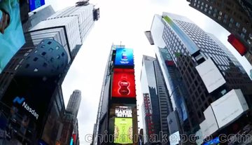 一二传媒：名创优品纽约时代广场路透屏纳斯达克大屏双屏滚播