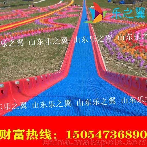 童年的時光就在這一瞬間 旱雪滑道 彩虹滑道 七彩滑道圖片