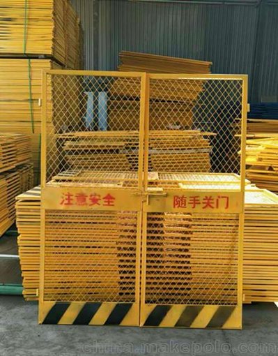 熱銷(xiāo)青島電梯防護(hù)門(mén) 人貨梯升降機(jī)安全防護(hù)門(mén) 工地施工安全圍擋圖片