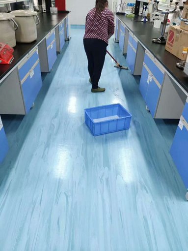 深圳南山寫字樓開荒清潔PVC地板打蠟圖片