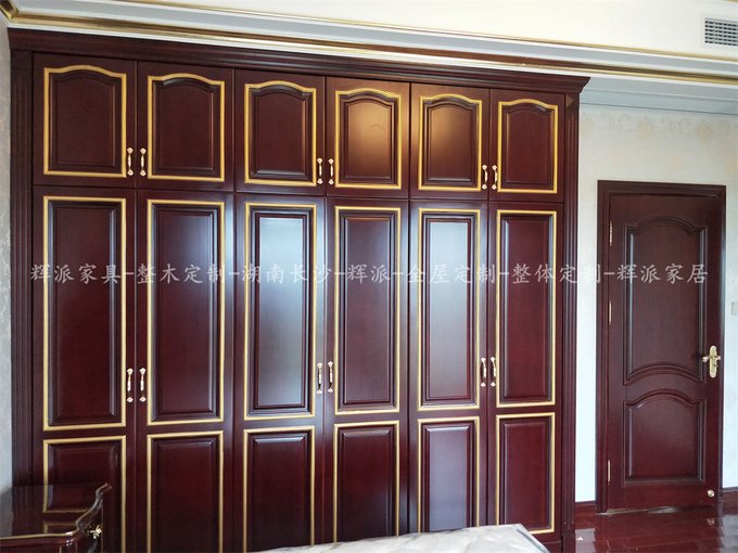 長(zhǎng)沙實(shí)木整屋家具價(jià)格、實(shí)木櫥柜、餐邊柜定做生產(chǎn)流程圖片