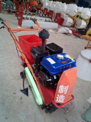 優(yōu)質(zhì)旋耕機撒肥機圖片