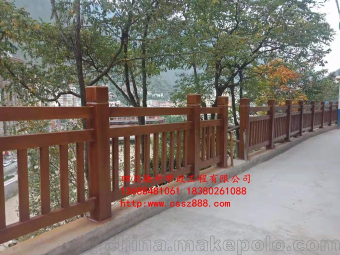 云南昭通仿木花箱廠家，仿竹欄桿廠家，仿木護(hù)欄廠家圖片