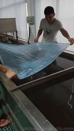 塑料材质花盆转印彩色斑马纹水转印过程视频