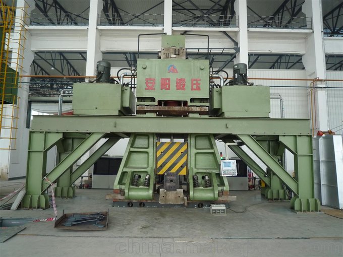 200kj程控模鍛錘數(shù)控動(dòng)力頭改造大型精密鍛造設(shè)備圖片