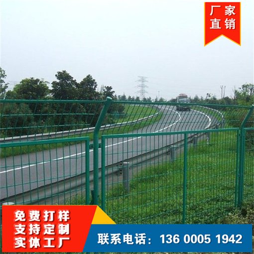 高速公路圍欄 光伏隔離網(wǎng) 農(nóng)場池塘防護鐵絲護欄網(wǎng)圖片