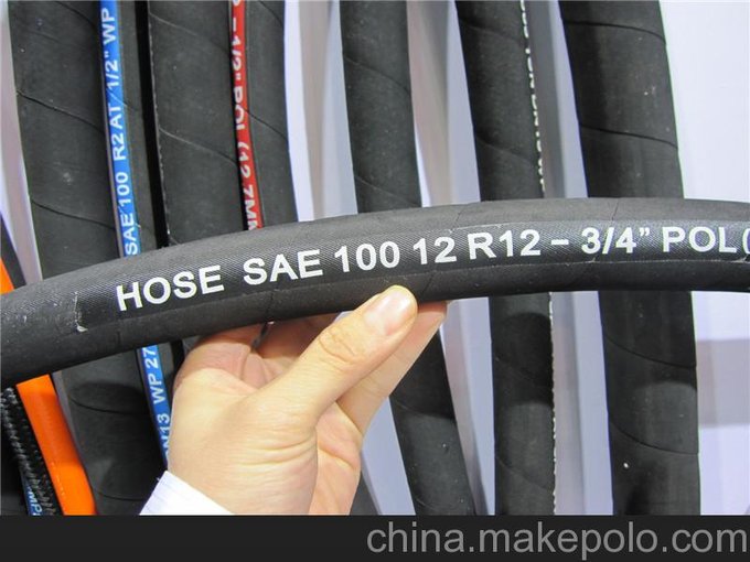 四層鋼絲纏繞高壓橡膠管SAE100R12圖片
