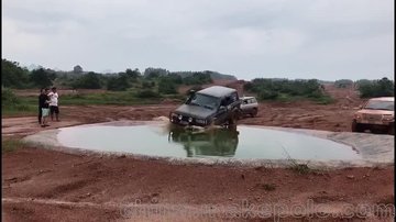 丰田LC80涉水喉