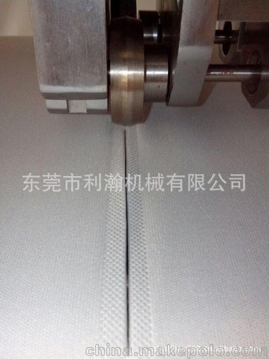 供應(yīng)全自動(dòng)：超細(xì)纖維毛巾布切邊機(jī)，眼睛布切邊機(jī)，布料切邊機(jī)圖片
