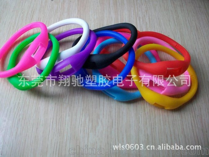 廠家生產(chǎn) 可定做 新款精美贈品硅膠負(fù)離子電子表 手表帶圖片