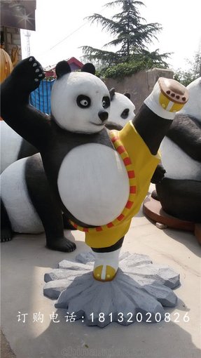 玻璃鋼功夫熊貓雕塑，卡通動物雕塑圖片