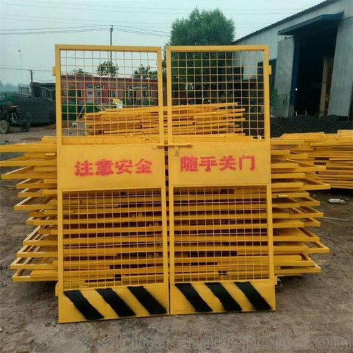 升降機安全防護門 人貨梯電梯門 電梯井口安全門廠家生產(chǎn)直銷圖片