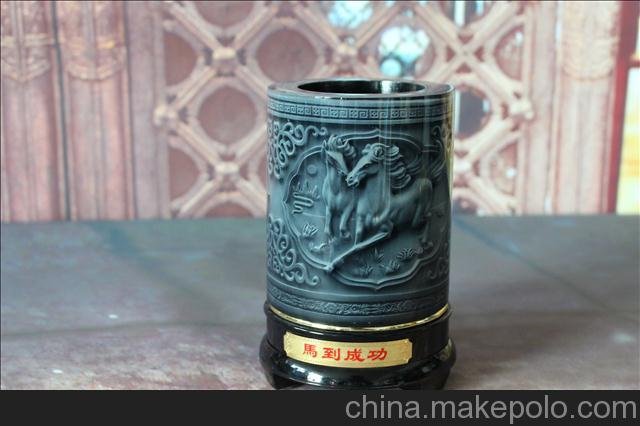 水晶辦公文具/水晶浮雕廠(chǎng)家/水晶浮雕定做/馬到成功旋轉筆筒圖片
