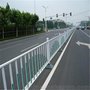安平厂家批发人行道围栏网@山西太原马路镀锌护栏，反光标道路锌钢