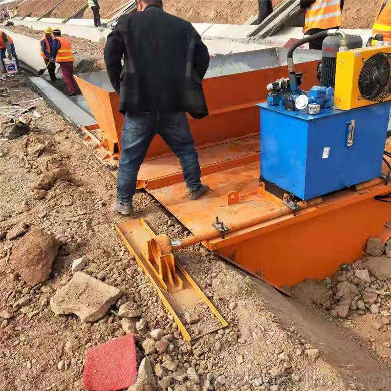 工程排水沟渠道成型机 全自动液压自走水渠成型机 渠道衬砌机