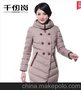 千仞岗2014秋冬新品女装羽绒服 连帽中长款双排扣 拉链口袋1830