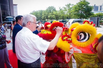 天津公司年会舞龙表演舞龙道具租赁演出服务