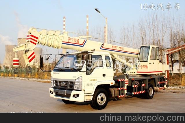 濟寧四通吊車自主研發(fā) 不斷創(chuàng)新10噸福田國四標準汽車吊車圖片