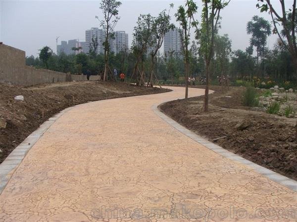 南充  藝術壓花地坪防滑耐磨 彩色混凝土壓膜路面直銷圖片