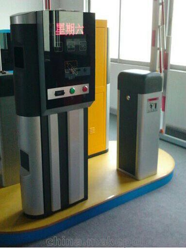 智能停車(chē)場(chǎng)收費管理系統道閘票箱一體機圖片