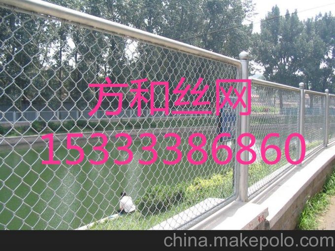 運動場用護欄@鐵絲網(wǎng)圍欄@鐵線網(wǎng)學校用的@包塑護欄網(wǎng)圖片